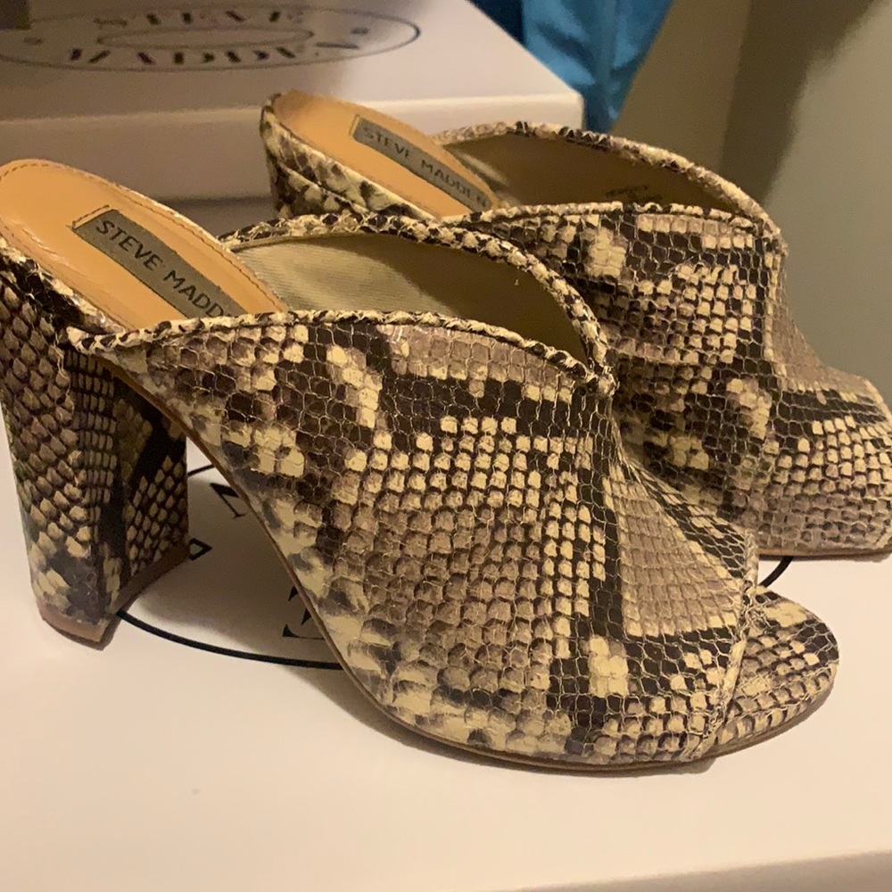 Steve Madden Snake skin Heel